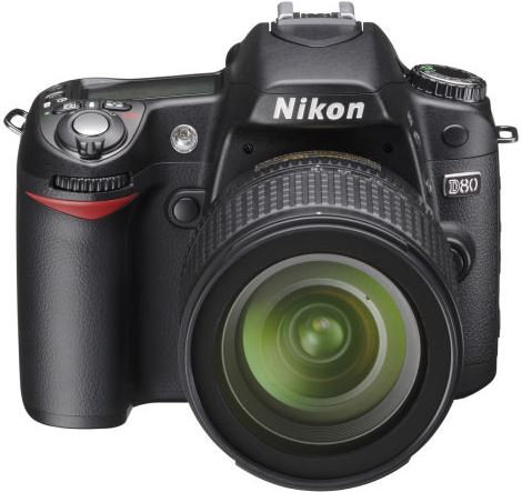 Nikon D80 + AF-S DX VR 18-200mm zwart