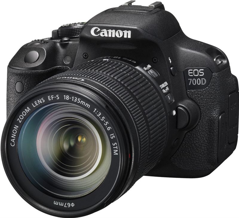 Canon EOS 700D + EF-S 18-135mm zwart