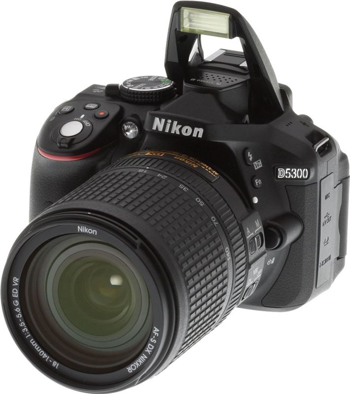 Nikon D5300 + AF-S DX NIKKOR 18-140mm VR zwart