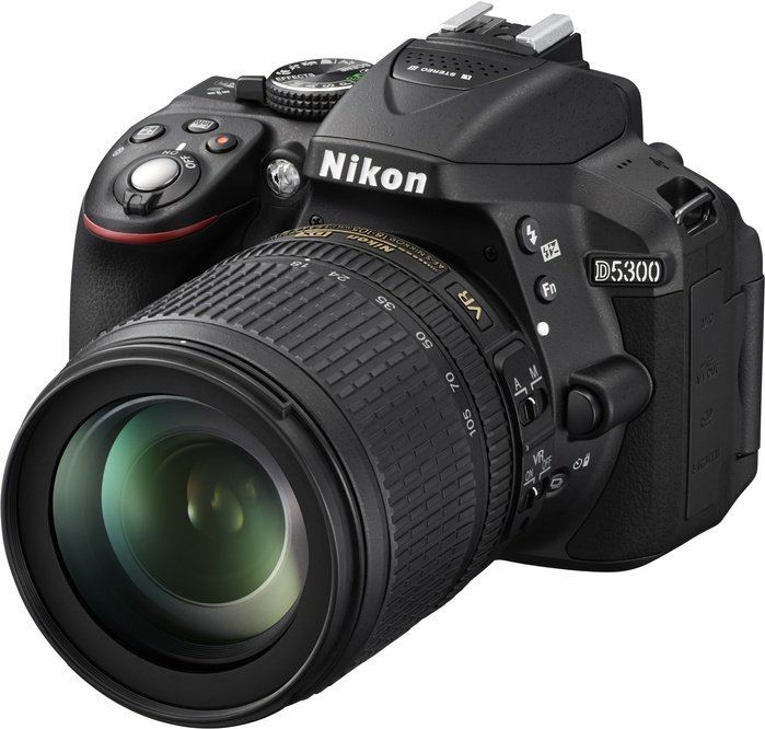Nikon D5300 + AF-S DX NIKKOR 18-105mm zwart