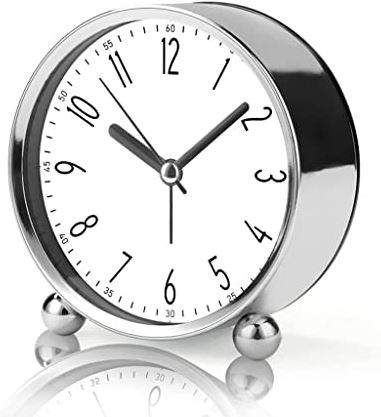 ERTDYJNAFGHMM 4 in Metal Round Alarm Clock Non Ticking Bedroom Silent Bedside Alarm Clock Battery-Powered Simple Clock Alarm for Heavy Sleeper