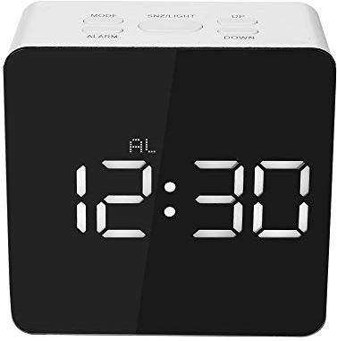 Lwieui-NZ Mini Wekker Slaapkamers Nachtkastje Bureau Klokken LED Digitale Alarm Met USB poort Voor Opladen/Batterij Aangedreven/12/24Hr/Snooze Stay Lit, Eenvoudige bediening Gemakkelijk Voor Kinderen Senioren En De Ouderen Klassieke Simp